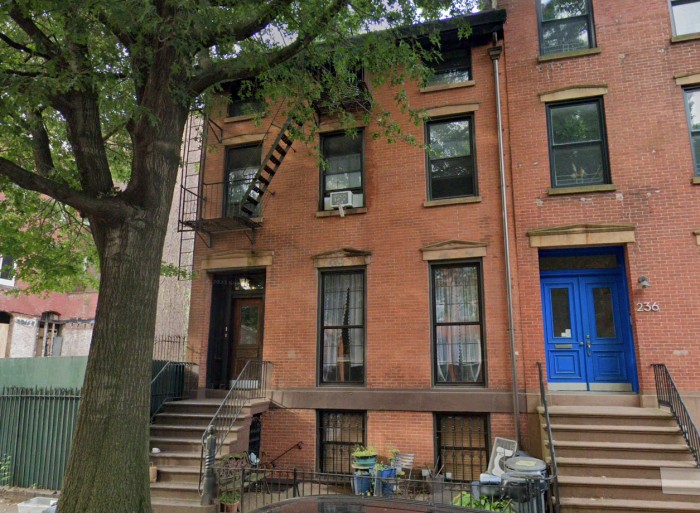 Chaim Yosef Abramson pays $3.8M to Monica Girgenti for 4-family in Carroll Gardens