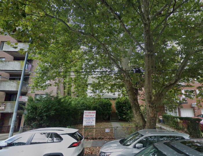 Xing Zheng files plans for 20-unit building at 140-66 34th Avenue (Credit - Google)