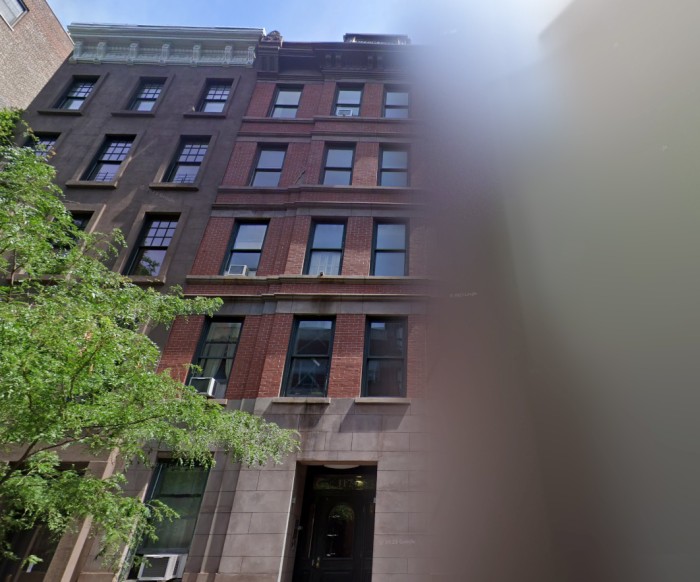 Rosenblums sell 117 Waverly Place in court-run sale (Credit - Google)