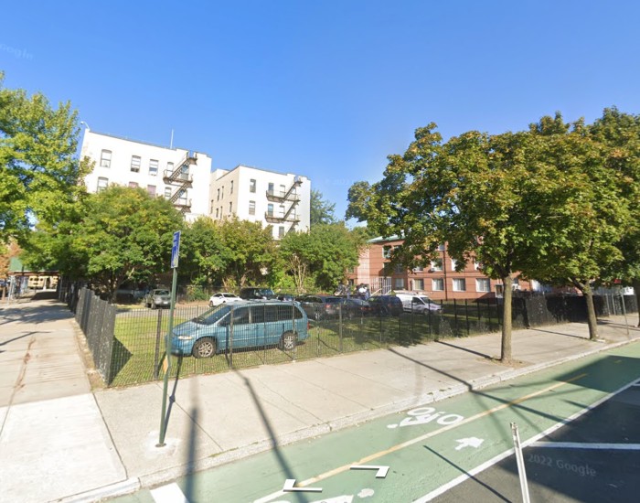 Women In Need gets construction loan at 323 Jackson Avenue (Credit - Google)