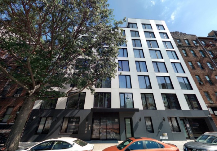 2039 Ocean Avenue (Credit - Cyclomedia)