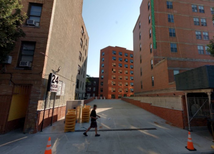 2440 Lyvere Street (Credit - Cyclomedia)