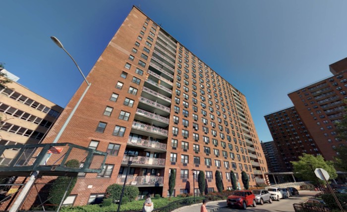 97-05 Horace Harding Expressway North (Credit - Cyclomedia)