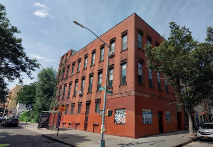 216 Grand Street (Credit - Cyclomedia)