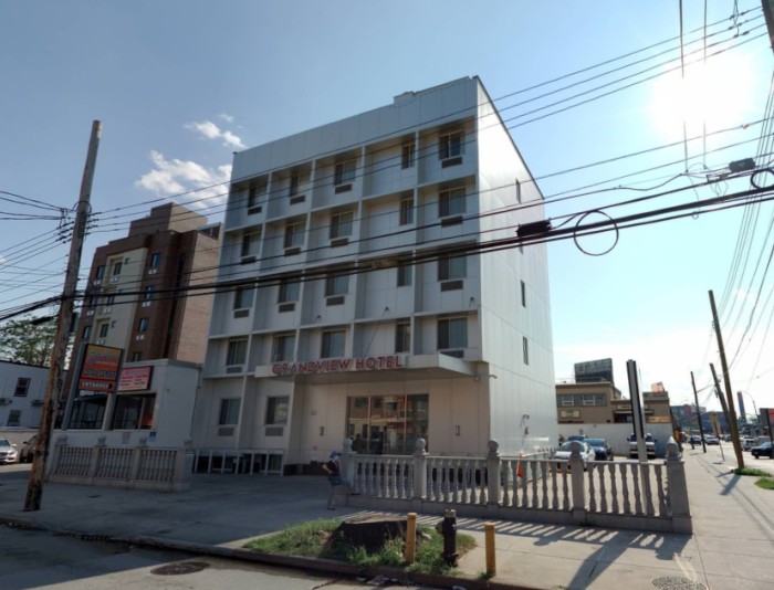 31-08 Linden Place (Credit - Cyclomedia)