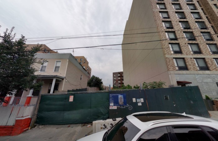 2047 Ryer Avenue (Credit - Cyclomedia)