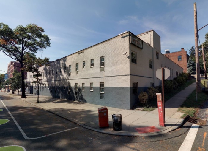 6393 Broadway (Credit - Cyclomedia)