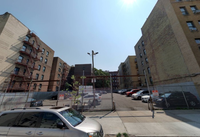 2444 Tiebout Avenue (Credit - Cyclomedia)