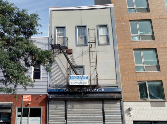 879 Grand Street (Credit - Cyclomedia)